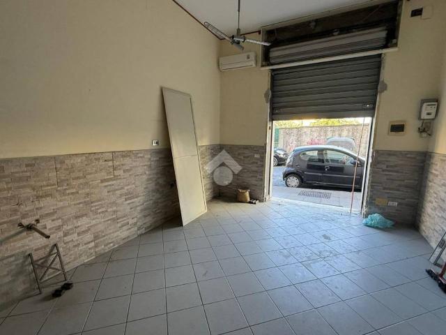 Negozio in affitto a Napoli