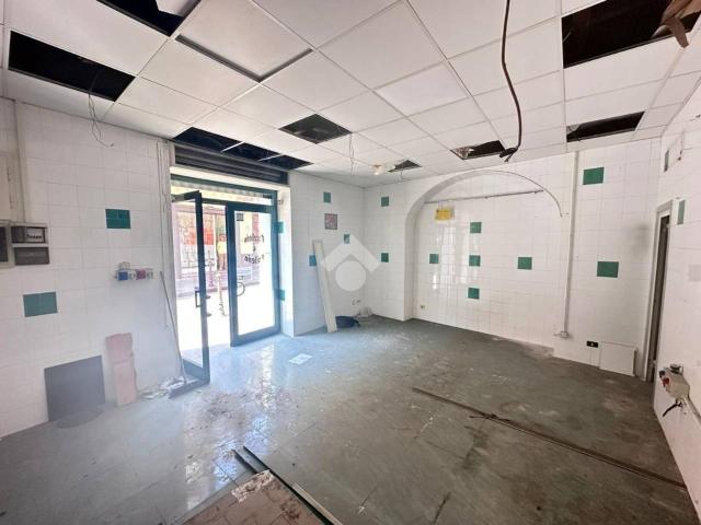 Negozio in affitto a Napoli