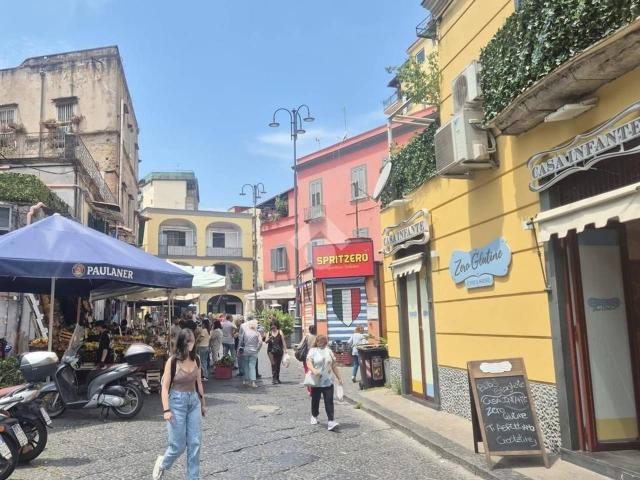 Negozio in affitto a Napoli