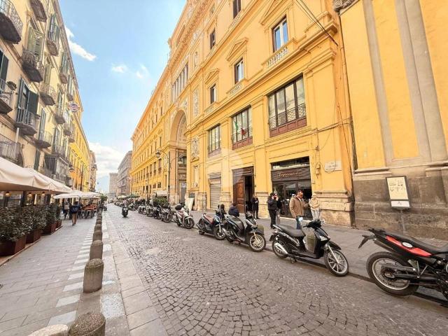 Negozio in affitto a Napoli