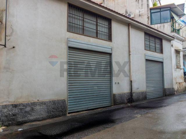Negozio in affitto a Napoli
