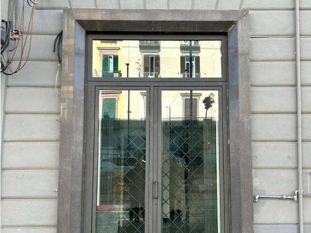 Negozio in affitto a Napoli
