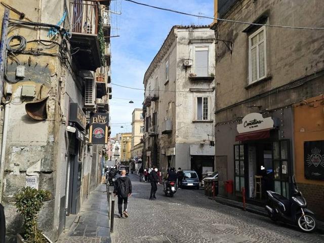 Negozio in affitto a Napoli