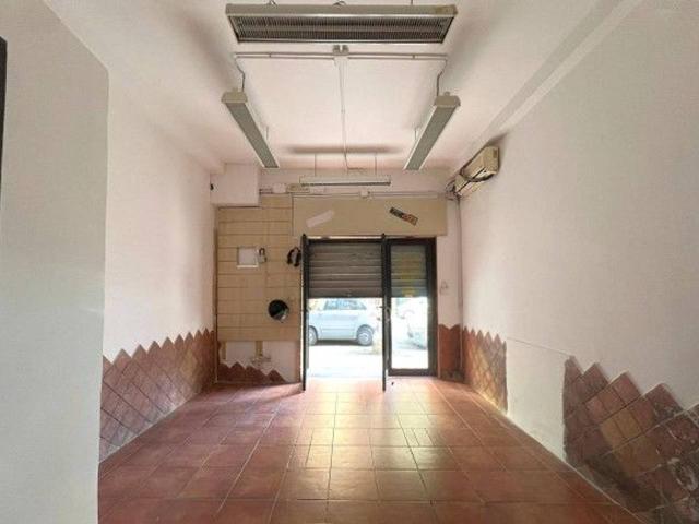 Negozio in affitto a Napoli