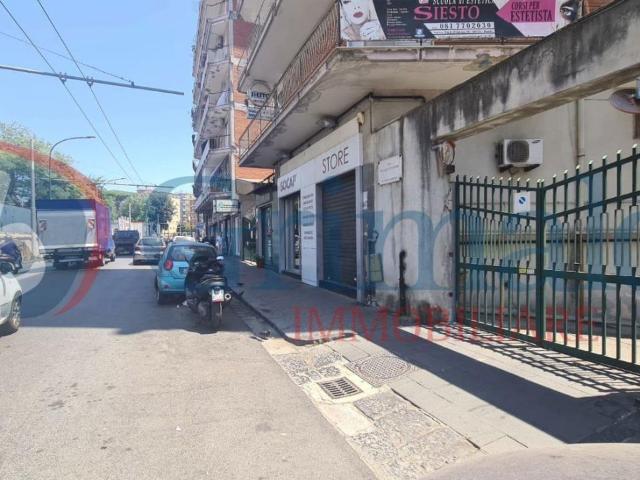 Negozio in affitto a Napoli