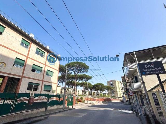 Negozio in affitto a Napoli