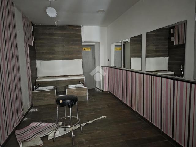Negozio in affitto a Napoli