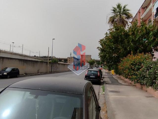 Negozio in affitto a Napoli