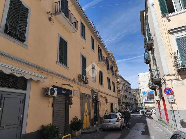 Negozio in affitto a Napoli