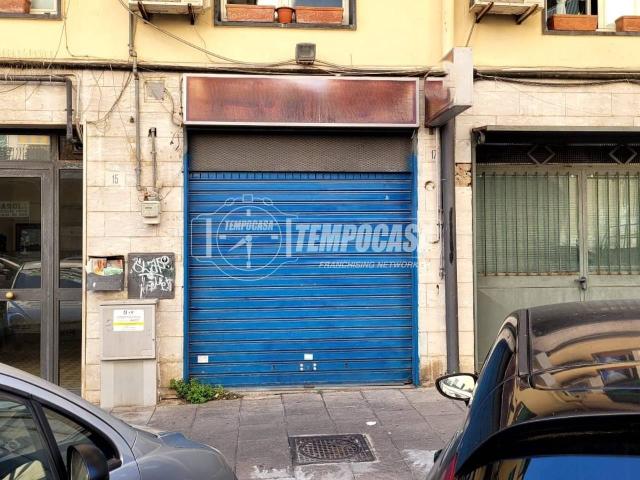 Negozio in affitto a Napoli