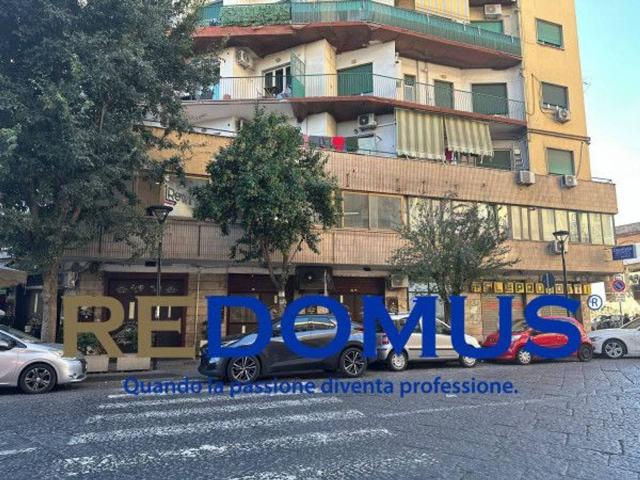 Negozio in affitto a Napoli