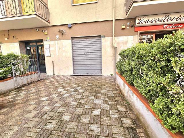 Negozio in affitto a Nocera Inferiore
