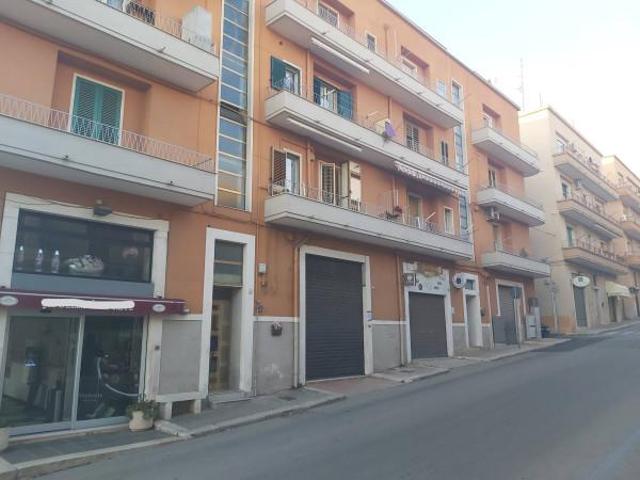 Negozio in affitto a Noci