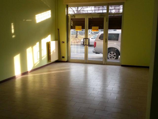 Negozio in affitto a Novara