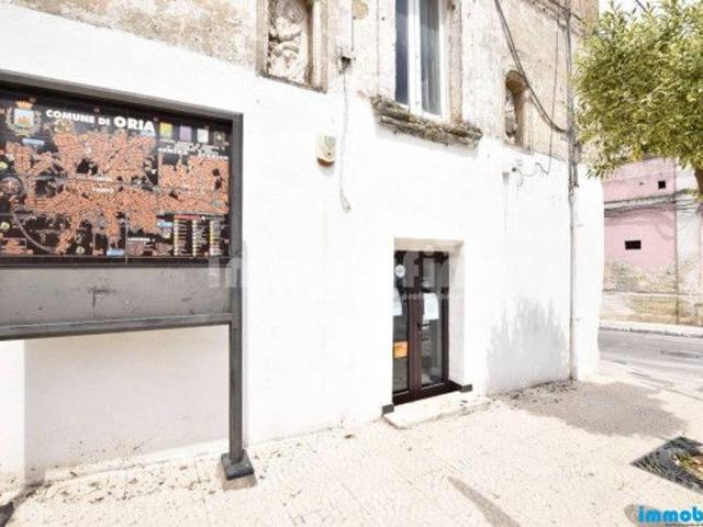 Negozio in affitto a Oria