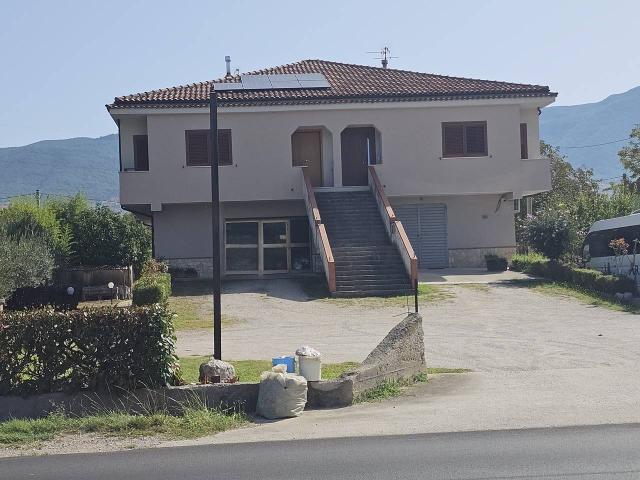 Negozio in affitto a Padula