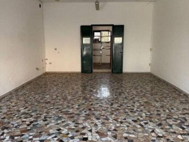 Negozio in affitto a Padova
