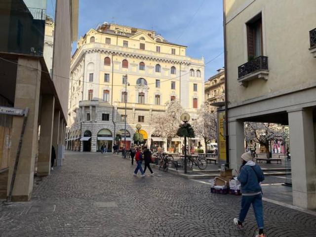 Negozio in affitto a Padova