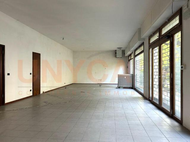 Negozio in affitto a Padova