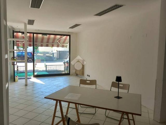 Negozio in affitto a Padova