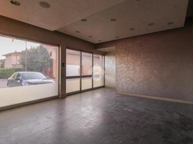 Negozio in affitto a Palazzolo Sull'Oglio