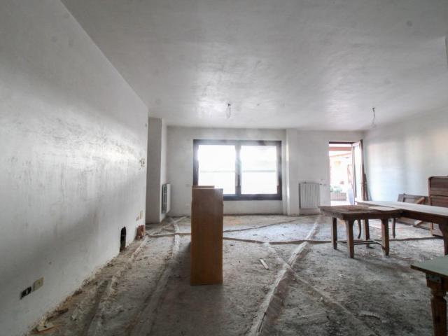 Negozio in affitto a Palazzolo Sull'Oglio
