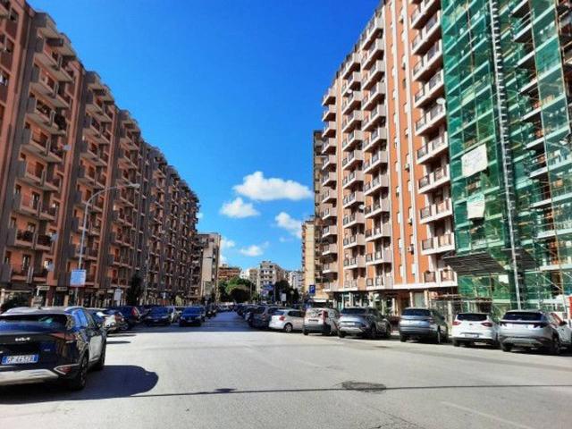 Negozio in affitto a Palermo