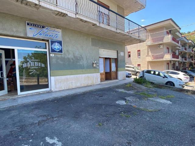 Negozio in affitto a Patti