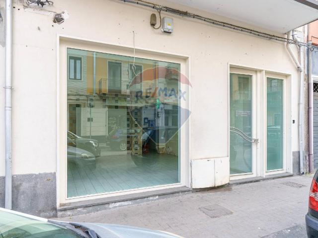 Negozio in affitto a Paterno'