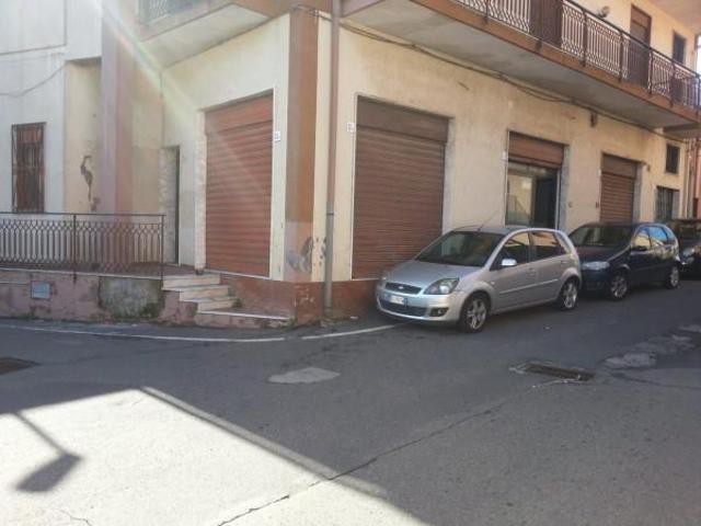 Negozio in affitto a Pedara