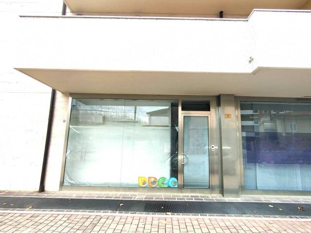 Negozio in affitto a Pescara