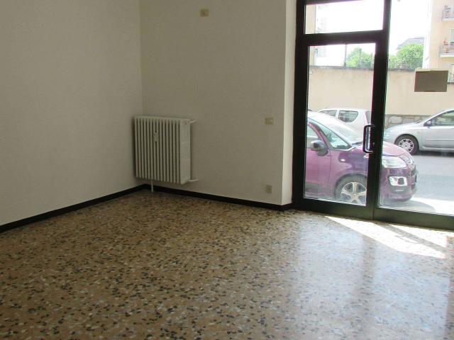 Negozio in affitto a Pinerolo