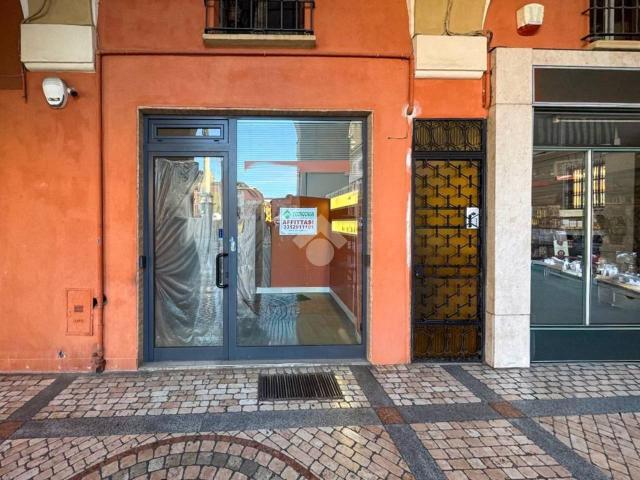 Negozio in affitto a Piacenza