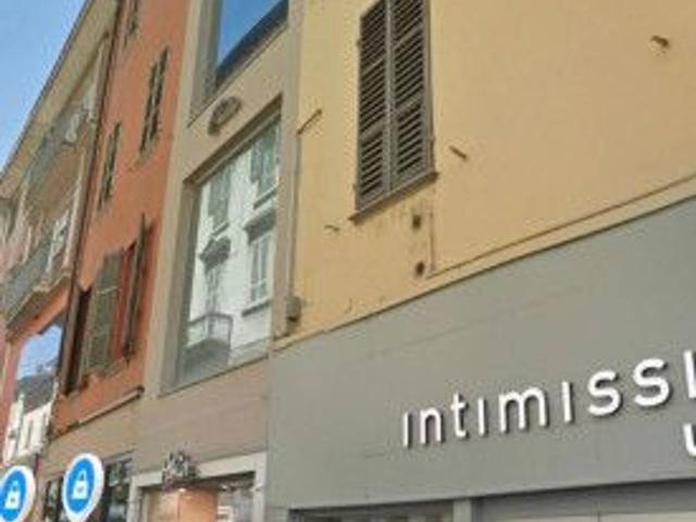 Negozio in affitto a Piacenza