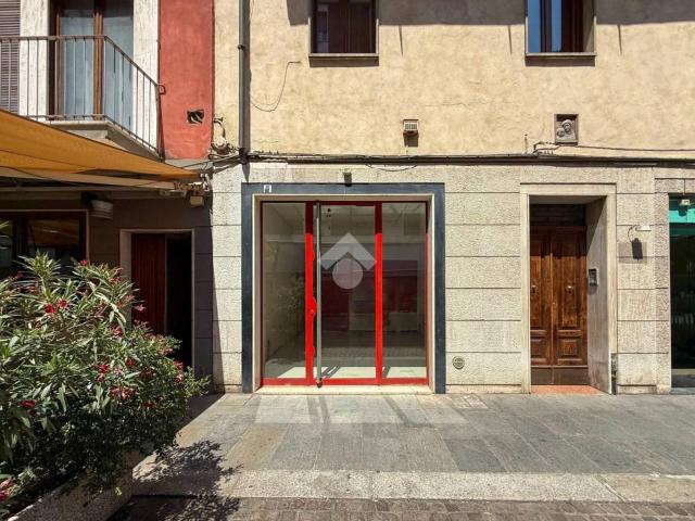Negozio in affitto a Piacenza