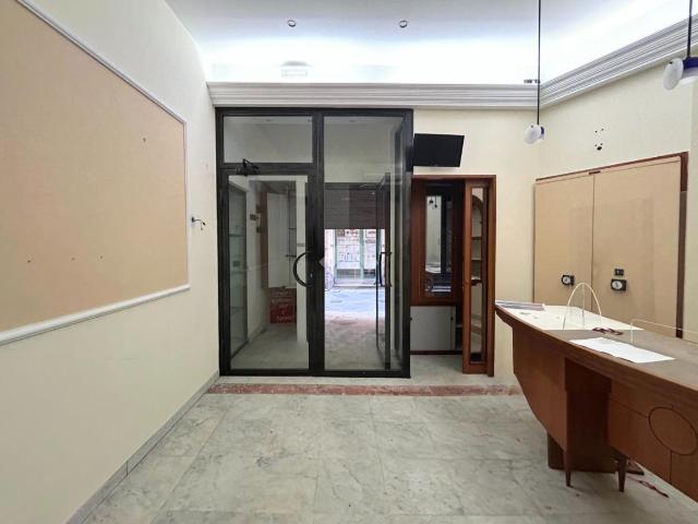 Negozio in affitto a Pisa