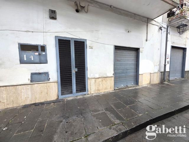 Negozio in affitto a Pomigliano d'Arco