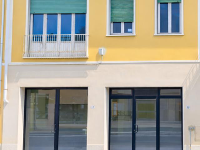 Negozio in affitto a Pontedera 300 mq Rif: 1407078