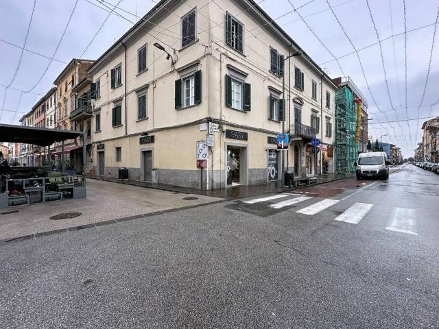Negozio in affitto a Pontedera