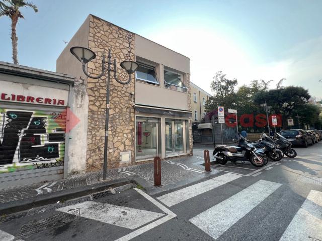 Negozio in affitto a Portici