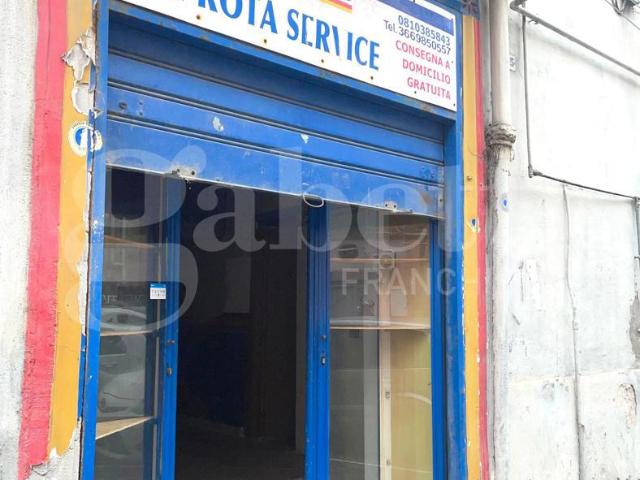 Negozio in affitto a Portici