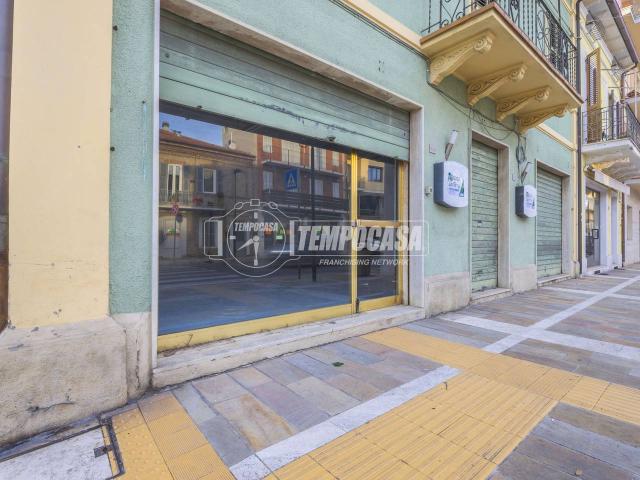 Negozio in affitto a Potenza Picena