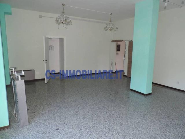 Negozio in affitto a Potenza