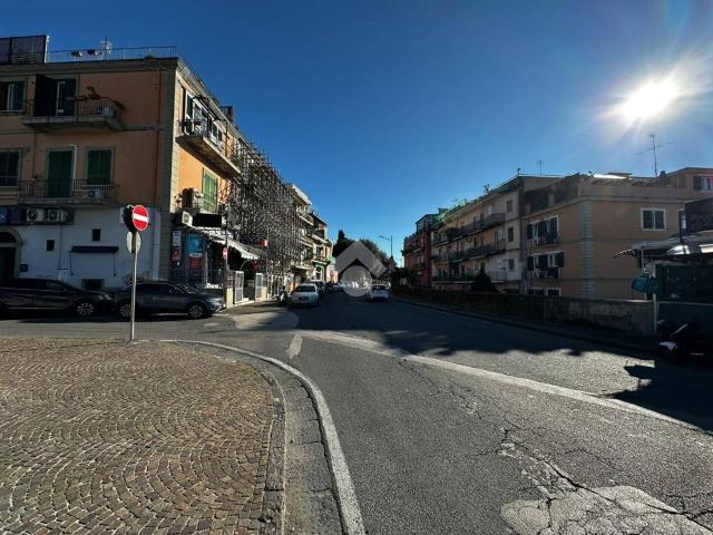 Negozio in affitto a Pozzuoli