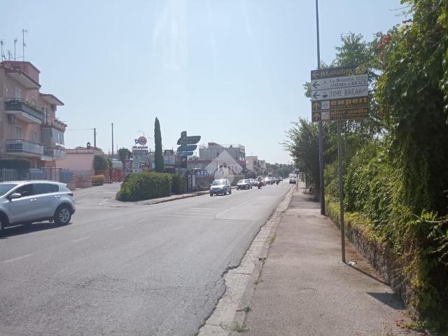 Negozio in affitto a Pozzuoli