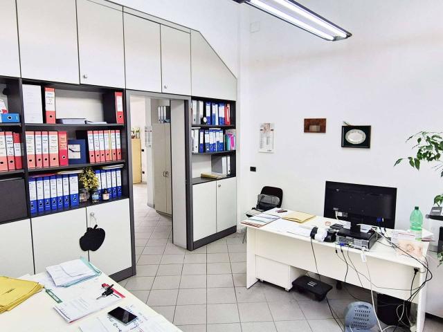 Negozio in affitto a Prato