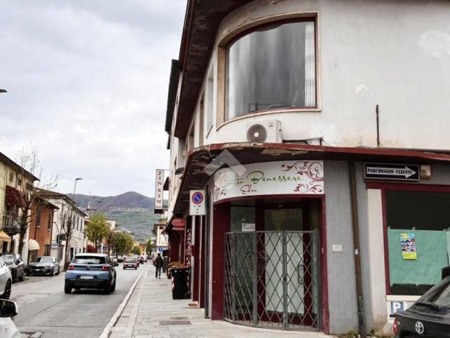 Negozio in affitto a Quarrata
