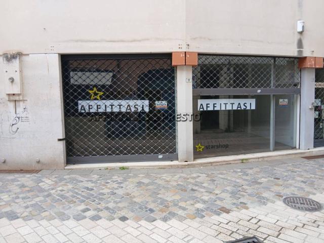 Negozio in affitto a Ravenna, Centro storico