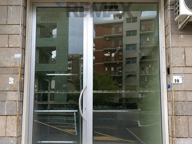 Negozio in affitto a Rende