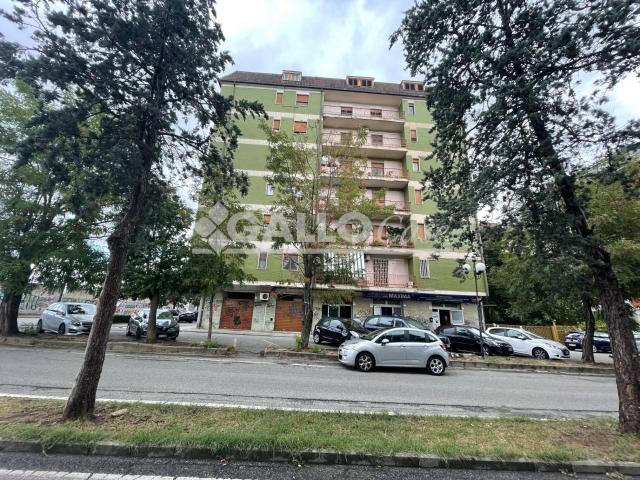 Negozio in affitto a Rende